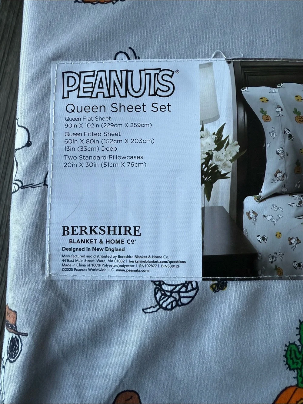 Peanuts White & Orange Snoopy Pumpkin Queen Sheet Set